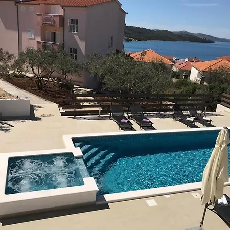 Apartmán In Okrug Gornji With Balcony, Air Conditioning, Wifi, Dishwasher 5048-1 Trogir
