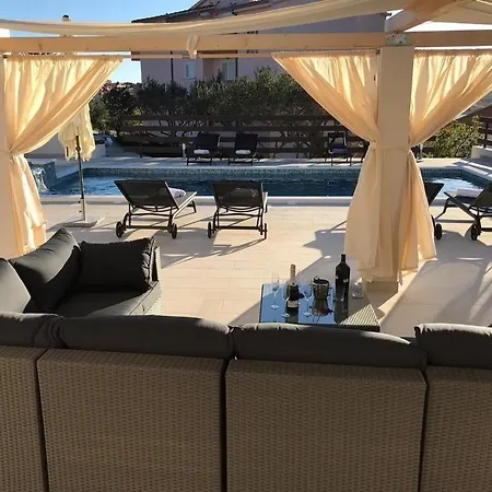 In Okrug Gornji With Balcony, Air Conditioning, Wifi, Dishwasher 5048-1 Apartmán