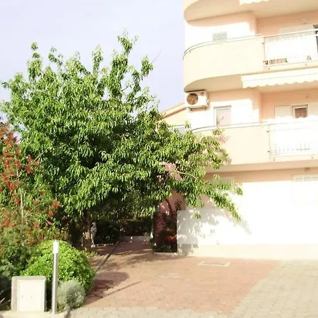 Apartmán In Okrug Gornji With Balcony, Air Conditioning, Wifi, Dishwasher 5048-1