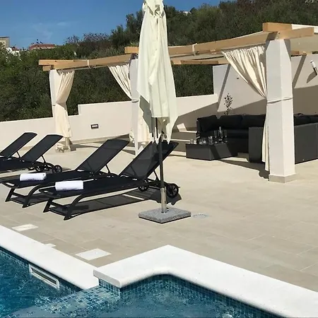 In Okrug Gornji With Balcony, Air Conditioning, Wifi, Dishwasher 5048-1 Apartmán