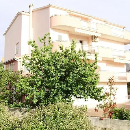 Apartmán In Okrug Gornji With Balcony, Air Conditioning, Wifi, Dishwasher 5048-1 *
